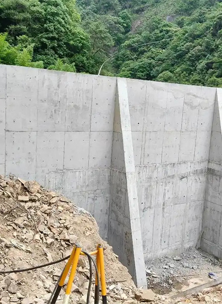 南阳方城县重力式挡土墙